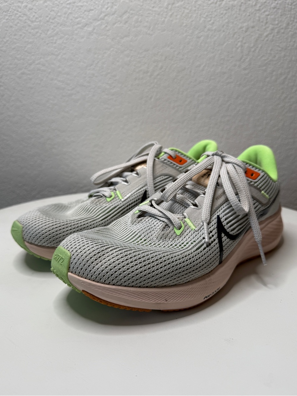 Nike Pegasus 40 Gray Green Running Shoes Size 9.5
